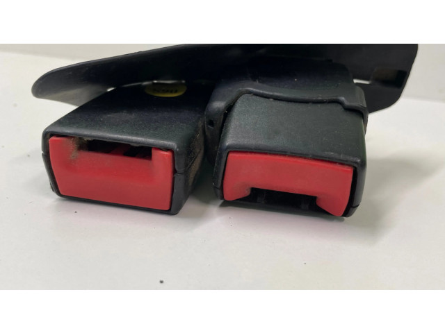 Средняя поясная пряжка ()