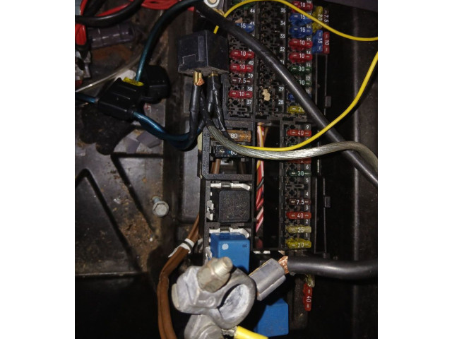 Pojistková skříňka Mercedes-Benz W168 1997