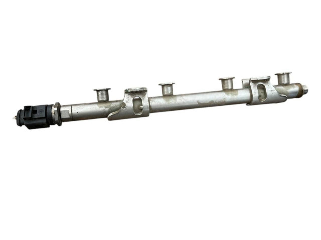 Топливная рампа 04E133320D, 1548320024 Skoda Octavia Mk3 (5E)