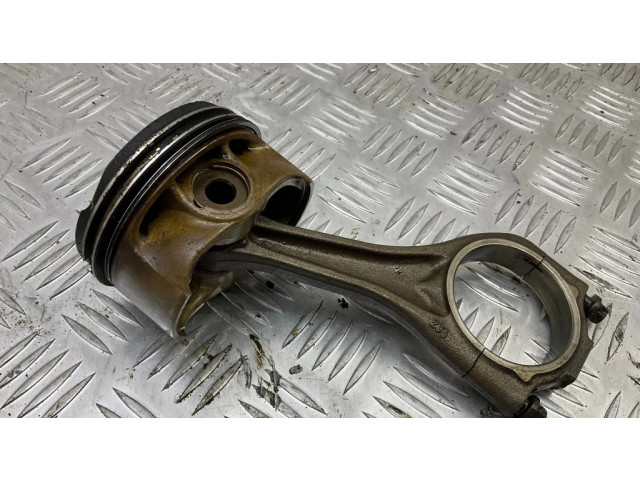 Píst 7 603 480, 11247603480 BMW 7 F01 F02 F03 F04 pro benzínový motor 4.4