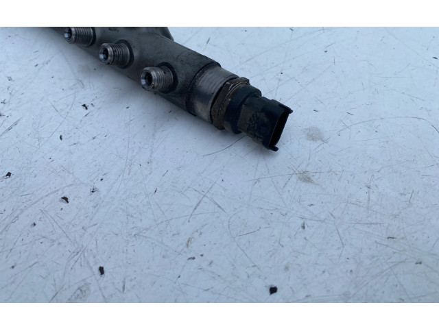 Топливная рампа 31259011   Volvo V70  