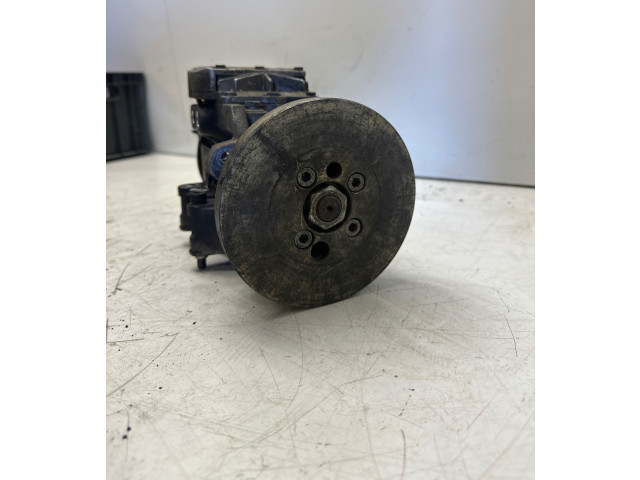 Топливный насос 059130106M    Audi A4 S4 B6 8E 8H   