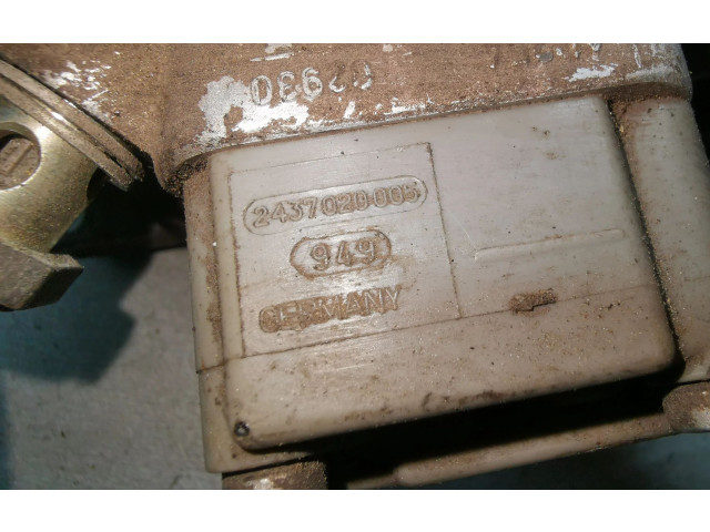 Топливная рампа 0438121011, 026133353 Audi 80 90 B3