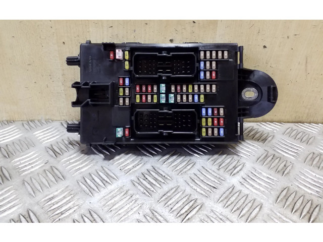 Блок предохранителей 31682732   Volvo XC90    