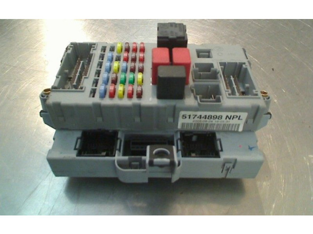   Pojistková skříňka    Fiat Punto (188) 2005