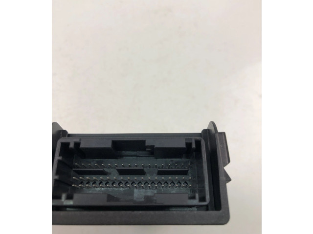 Блок управления 32358766 Volvo XC40