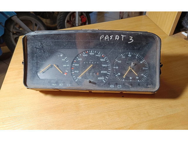 Přístrojová deska Volkswagen PASSAT B3 1992 5220029110