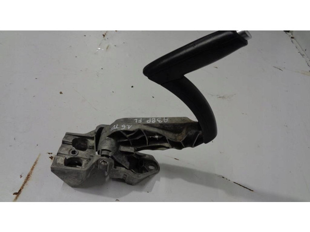 Механизм ручного тормоза (в салоне)