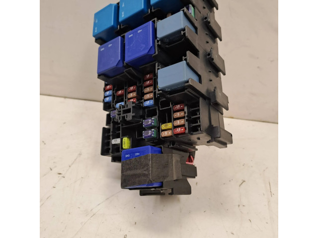 Блок предохранителей 252367589R Dacia Sandero