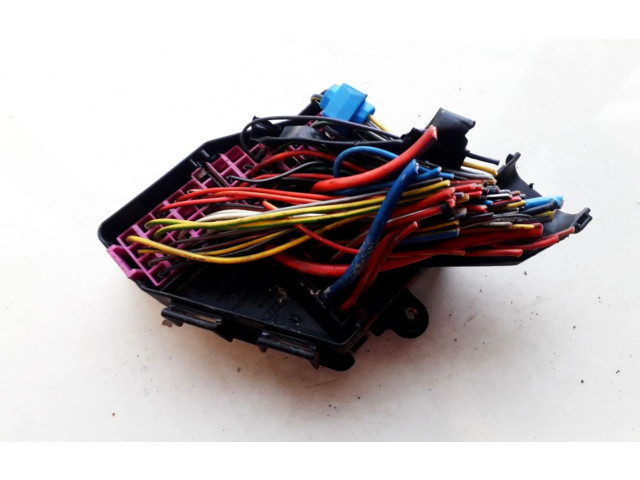 Блок предохранителей 8D1941824 Volkswagen Golf IV