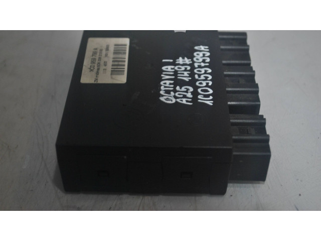 Блок комфорта 1C0959799A, 5DK00821300 Skoda Octavia Mk2 (1Z)