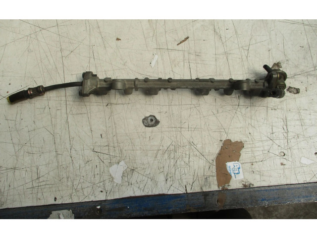 Топливная рампа Mitsubishi Carisma