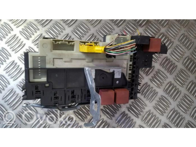 Блок предохранителей  7700415565, 21656610-6A   Renault Clio II    