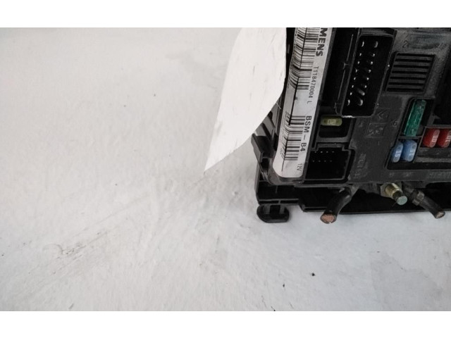 Pojistková skříňka 8HZ Peugeot 1007 2006