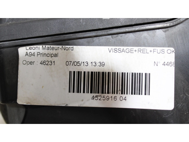 Блок предохранителей     Peugeot 2008 I    