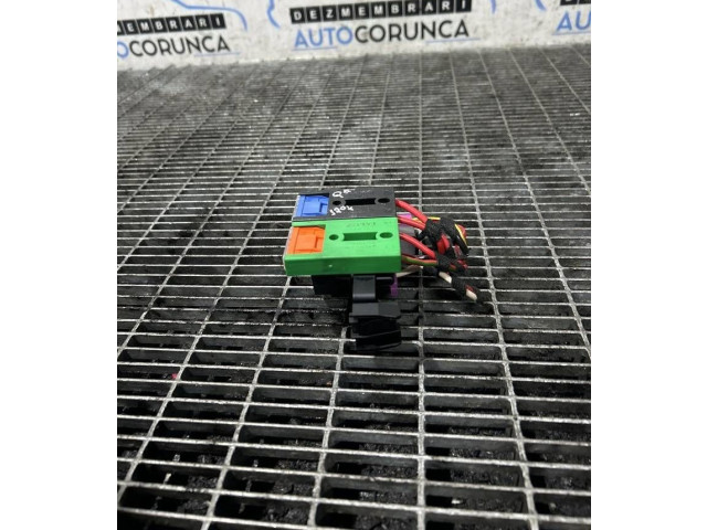 Блок предохранителей Audi Q5 SQ5