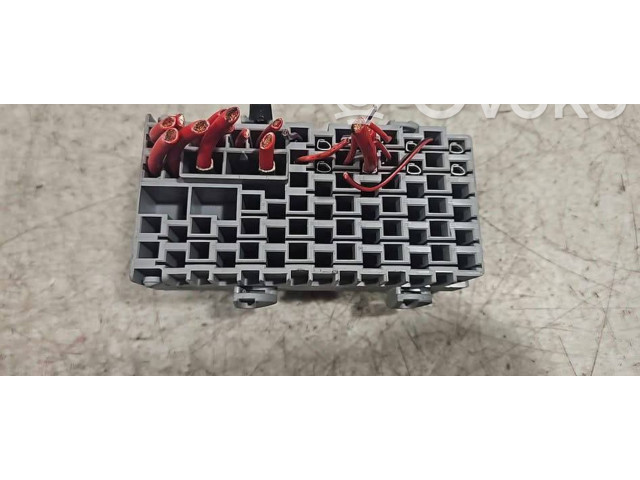 Блок предохранителей  8637669   Volvo XC90    