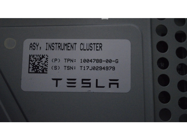 Панель приборов Tesla Model S