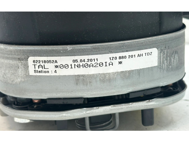 Подушка безопасности водителя 1Z0880201AH   Skoda Octavia Mk2 (1Z)