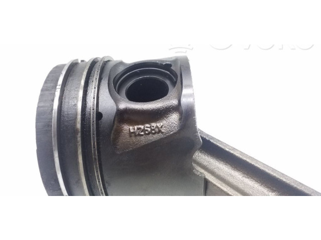 Píst H268X Citroen C6 pro naftový motor 2.7