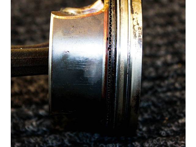 Píst 06M100C Audi Q5 SQ5 CWGD