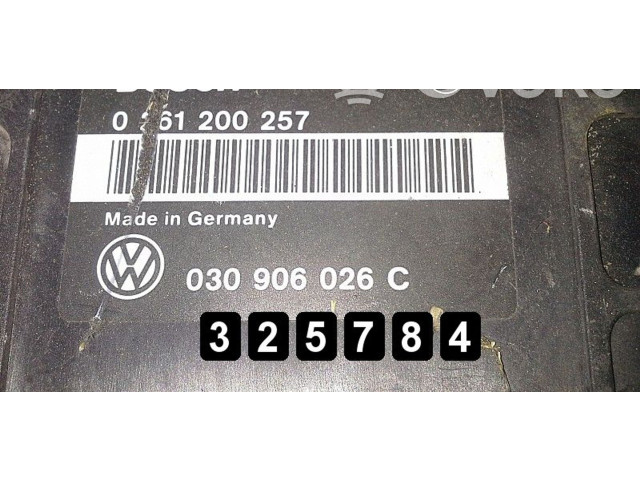 Řídící jednotka 030906026C Volkswagen Golf III 1993