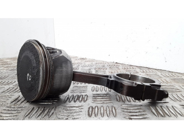 Píst Saab 9-7X pro benzínový motor 4.2