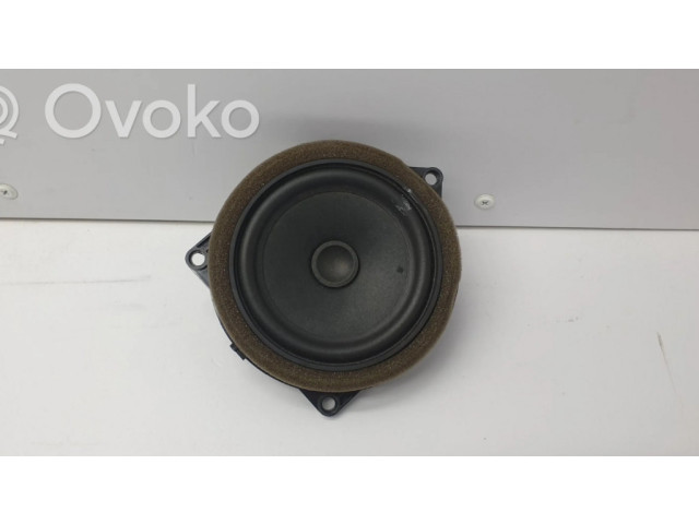 Громкоговоритель (громкоговорители) в передних дверях