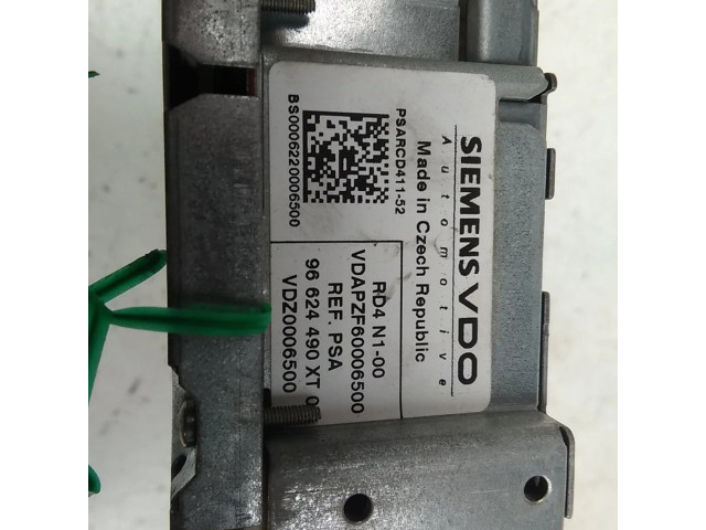 Радио/ проигрыватель CD/DVD / навигация