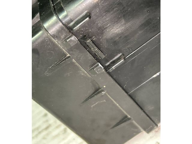 Блок предохранителей Mitsubishi L200