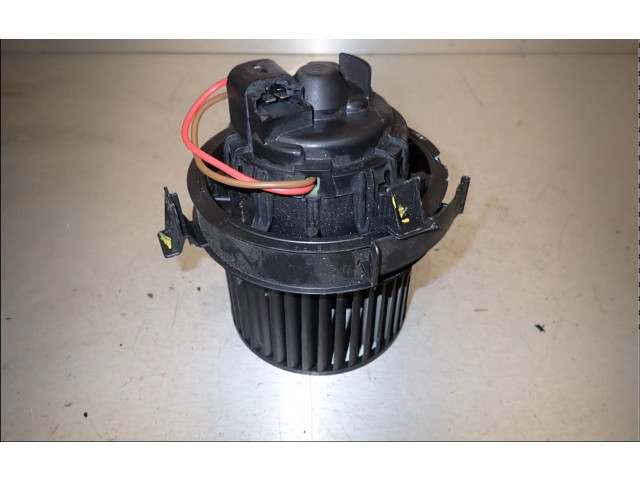Вентилятор печки    272100975R   Dacia Duster