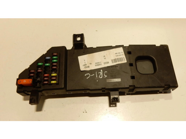 Pojistková skříňka 13223678, 13193590 Opel Vectra C 2006