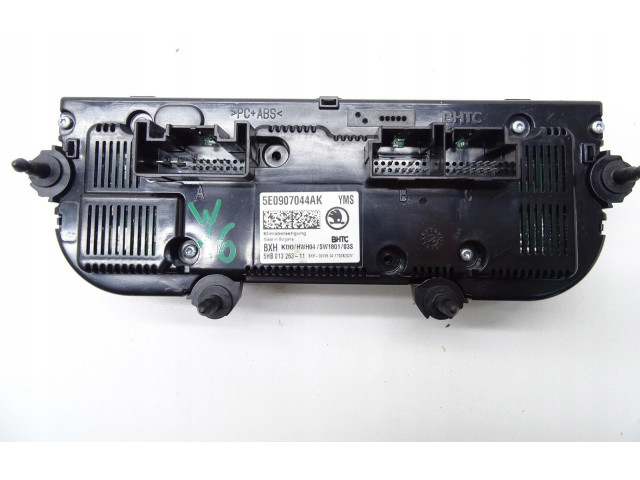 Панель приборов 5E0907044AK Skoda Octavia Mk3 (5E)