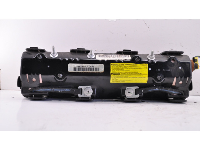 Подушка безопасности для колен P05057771AE, 05057850AH   Chrysler Town & Country V