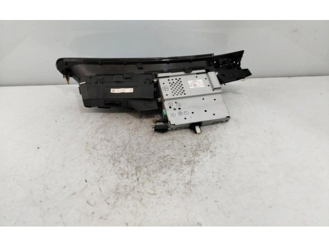 Дисплей    4682008985   Mazda 3 II