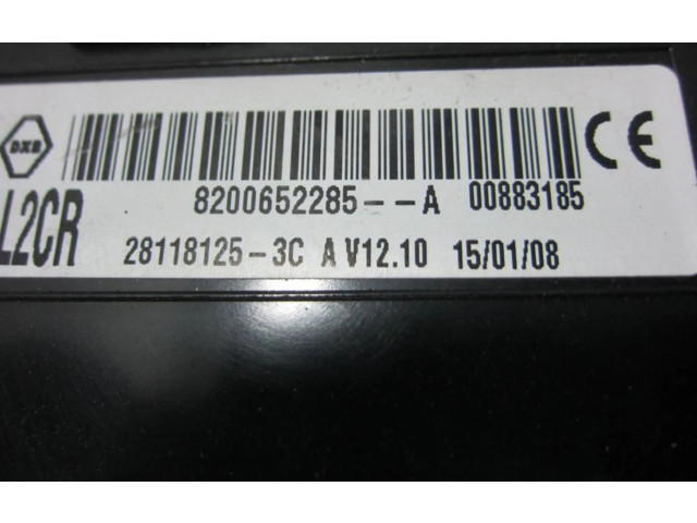 Блок предохранителей 8200652285 Renault Clio III