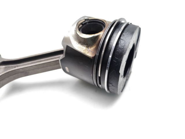  Поршень с шатуном D5204T2 D5204T2  Volvo V70  