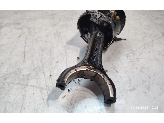  Поршень DV6C   Peugeot 5008  