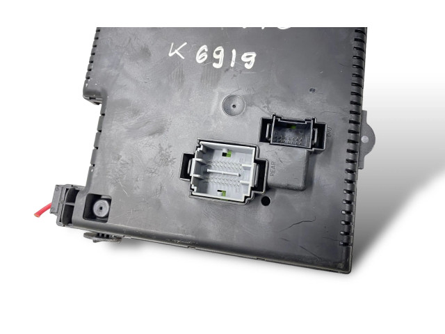 Блок предохранителей  8688264, 12217789   Volvo V70    