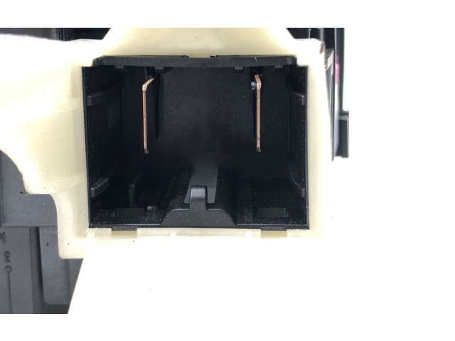 Блок предохранителей  5Q0937615C   Volkswagen Golf VII    