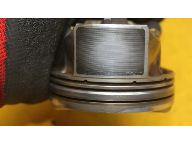 Поршень с шатуном 06H Skoda Octavia Mk2 (1Z)