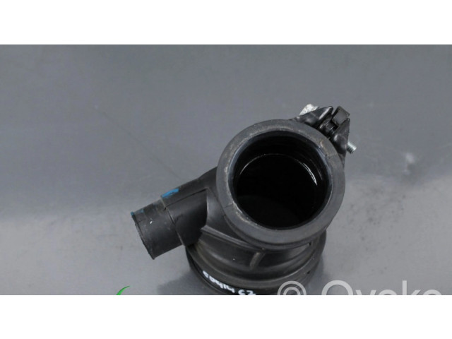 Другая деталь отсека двигателя