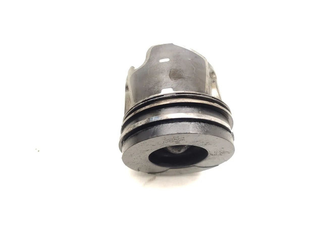  Поршень D4204T D4204T  Volvo V70  