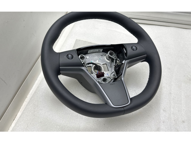 Руль Tesla Model 3  2017 -  года 1490214CND, 800425301LG      