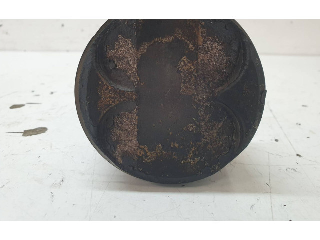 Шатун N46B18A 11247589535    BMW 3 E46  