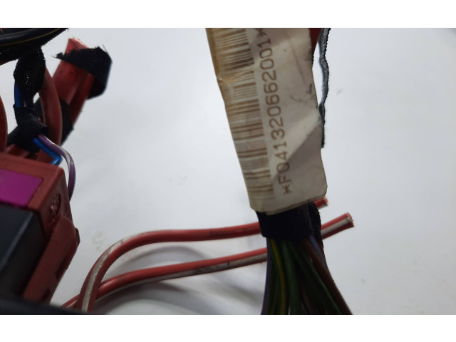 Блок предохранителей F041320662001 Volkswagen Golf IV