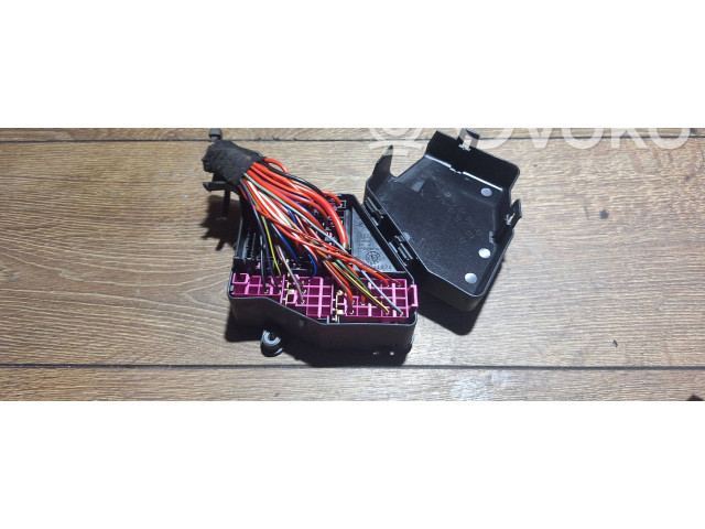 Блок предохранителей 8d1941824 Audi A6 S6 C5 4B