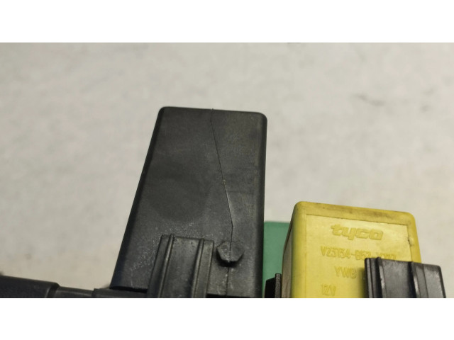 Pojistková skříňka YQE500050, 61.35-8365960 Land Rover Range Rover L322 2006