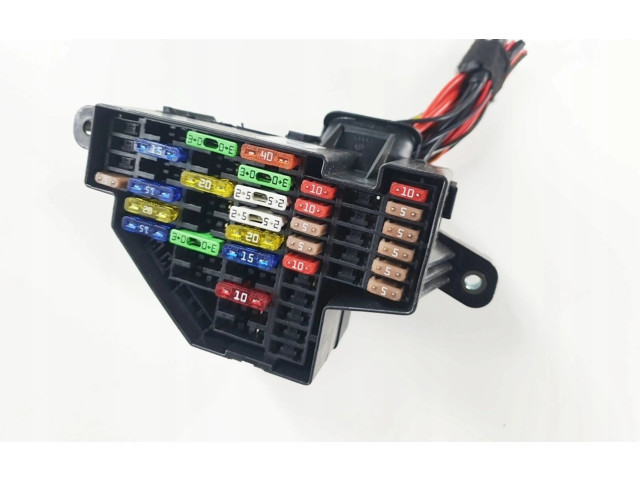 Блок предохранителей Skoda Octavia Mk2 (1Z)