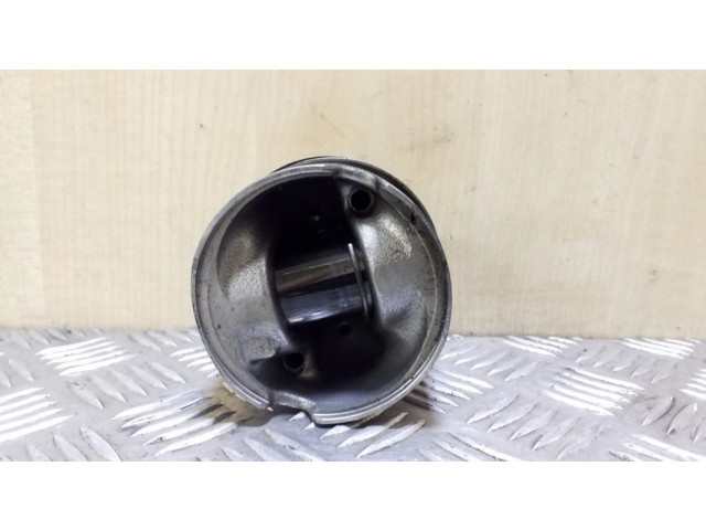 Píst 0840ZU BMW 5 F10 F11 pro naftový motor 2.0